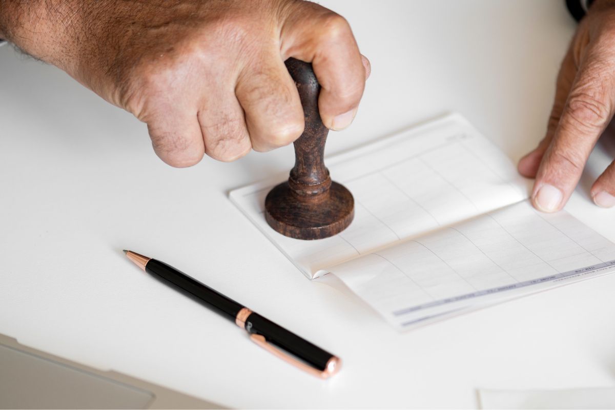 Você não precisa ir mais ao cartório reconhecer firma e autenticar cópias; saiba mais a respeito