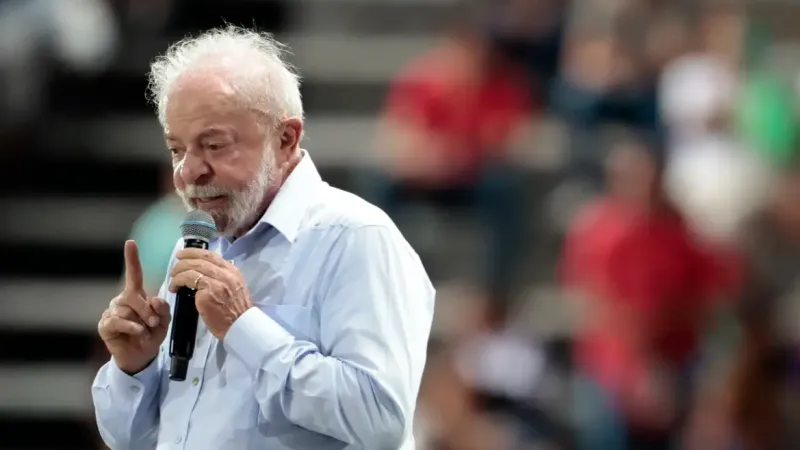 Lula diz que governo fará de tudo para conter preço do diesel