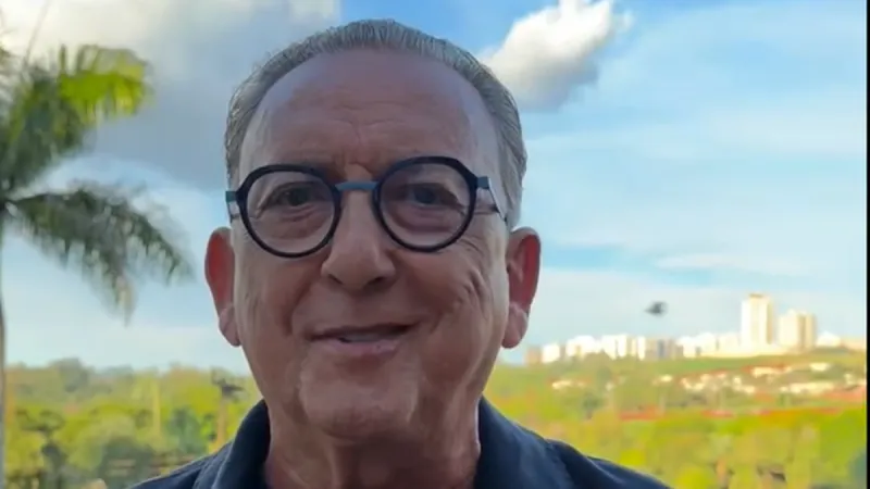 Galvão Bueno celebra alta hospitalar após 2º internação por pneumonia