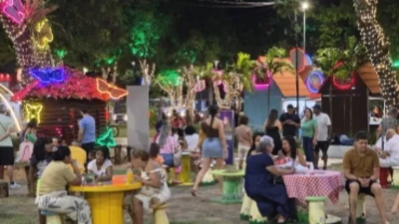 Abertura da Vila Encantada reúne centenas de famílias no Parque do Centenário