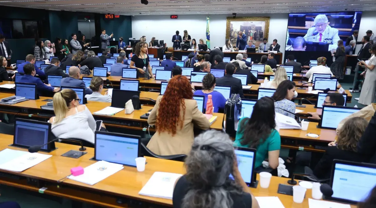 O que é a PEC das Drogas, que está na pauta de comissão da Câmara