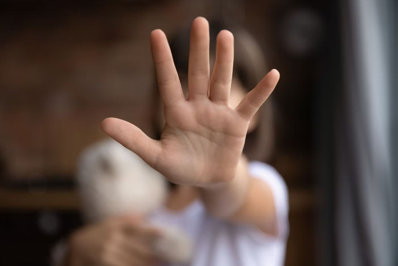 Criança autista é agredida por pai de colega em festa, diz família