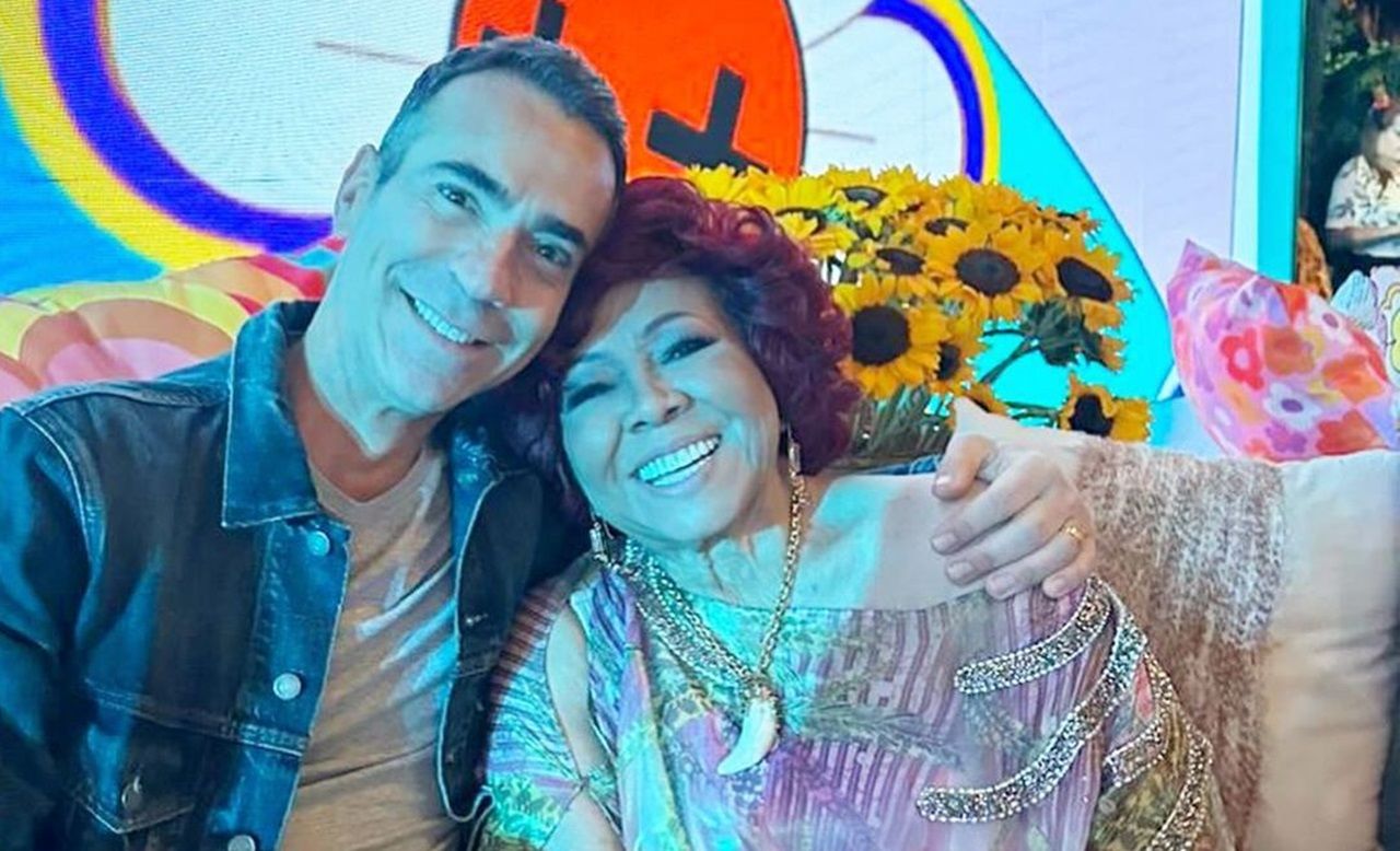 Elogiado por Alcione, Cesar Tralli encontra cantora e manda recado para Ticiane: ‘Não vai te passar a perna’