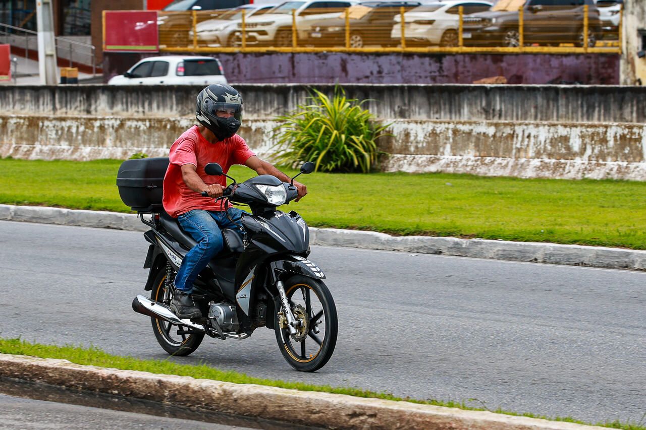 Prazo para regularizar ciclomotores termina em dezembro de 2025; saiba se o seu veículo precisa de emplacamento e habilitação