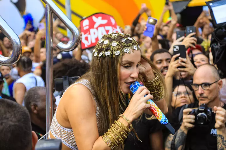 Claudia Leitte é vaiada na abertura do carnaval de Salvador: ‘Respeita o Axé’