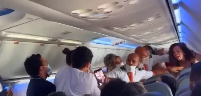 Gol é condenada a pagar R$ 20 mil a mãe e filha agredidas em voo por causa de poltrona na janela