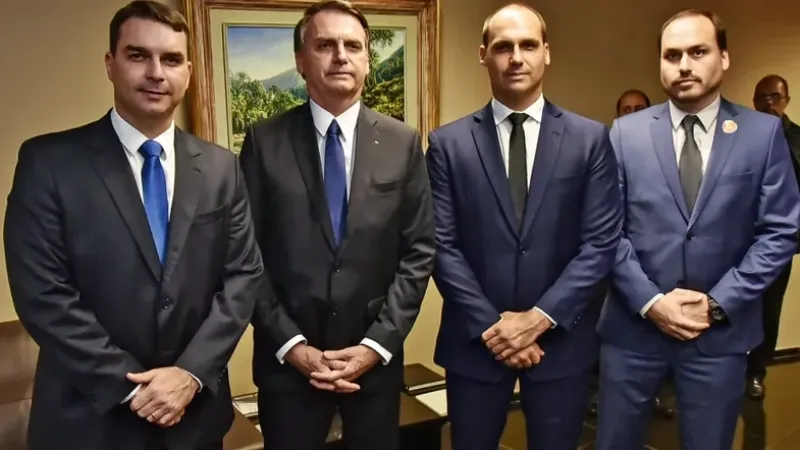 Moraes autoriza visita de filhos de Bolsonaro enquanto ele estiver internado