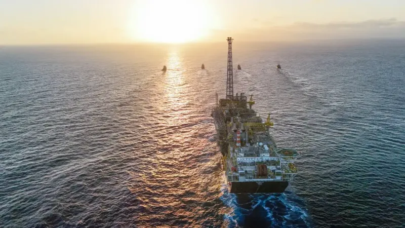 Petrobras supera projeções e tem produção recorde em 2025