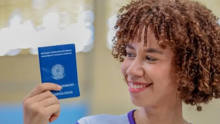 Brasil tem menor desemprego da série histórica para o trimestre encerrado em abril