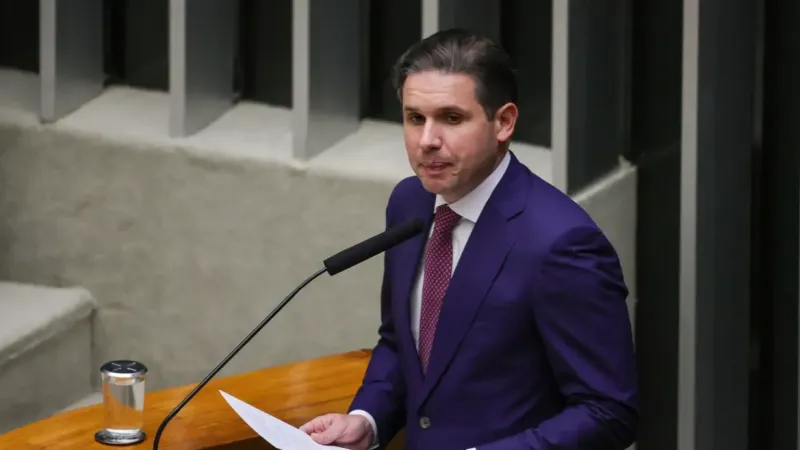 Motta promete avançar sobre escala 6x1 e trabalho por aplicativos