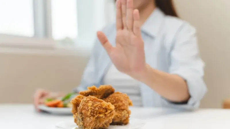Médico alerta: quatro alimentos que quem tem colesterol alto deve evitar