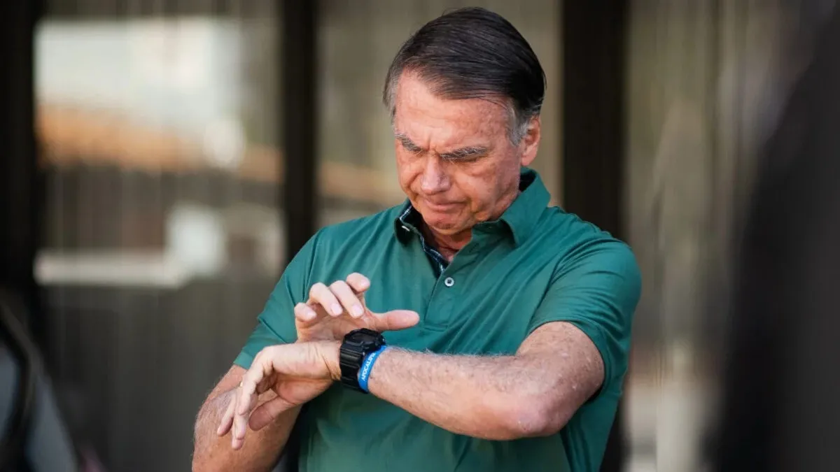 Arma de fogo de Jair Bolsonaro é apreendida durante blitz da PM no DF