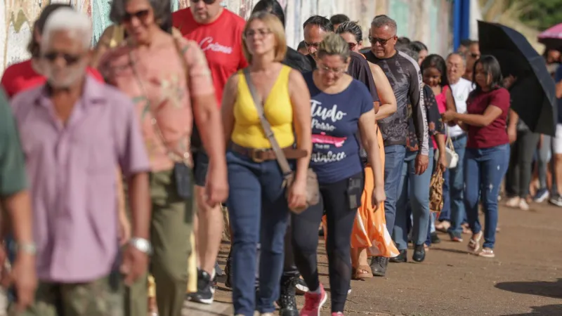 Lula pede prorrogação de votação em cidades com falhas no transporte