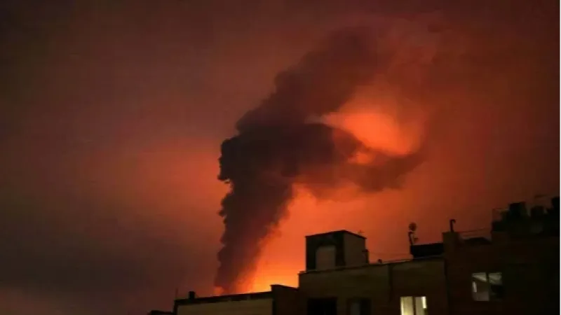 Sob intensos bombardeios, Irã define sucessor de Ali Khamenei