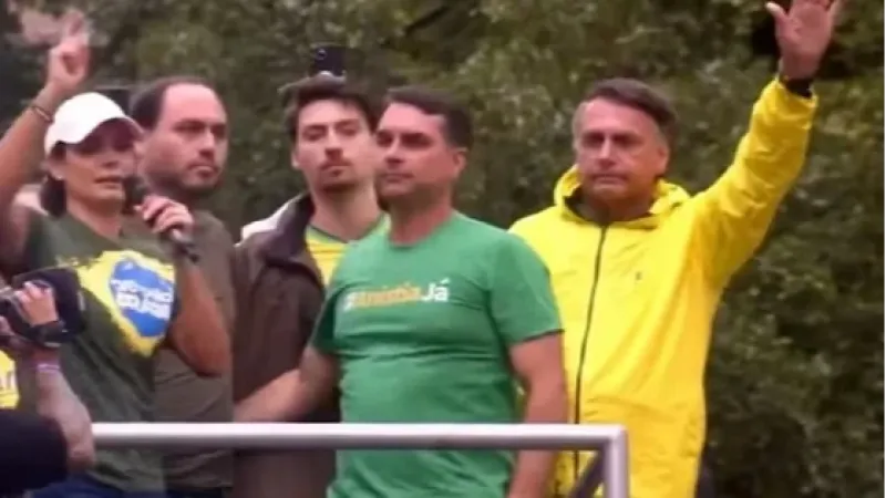 Com Flávio, direita faz ato na Paulista contra Lula e STF por caso Master