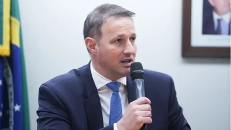 Líder do PT pede para adiar votação do PL Antifacção e destituir Derrite da relatoria