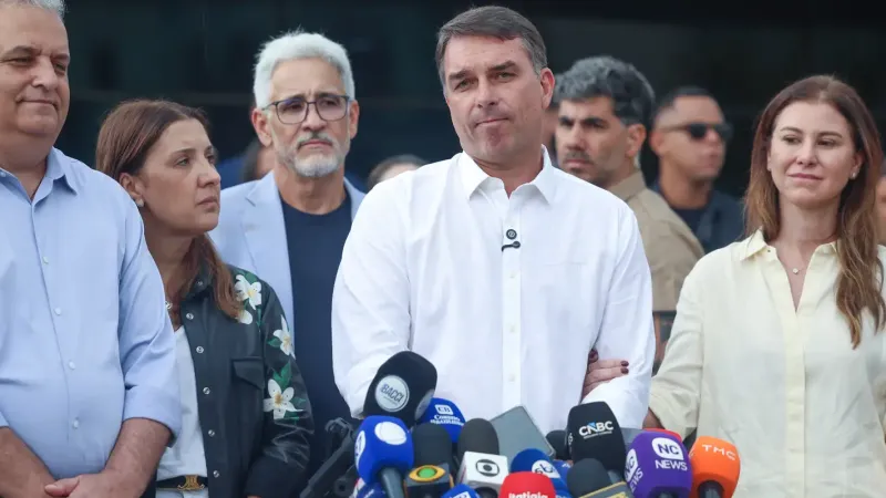 STF nega ter ordenado buscas em endereços de Flávio Bolsonaro
