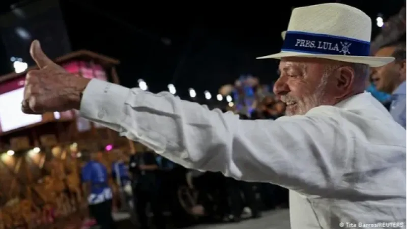 PT nega propaganda eleitoral em desfile que homenageou Lula