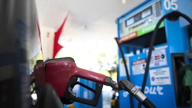 Tributos da gasolina são zerados e subsídios a combustíveis, ampliados