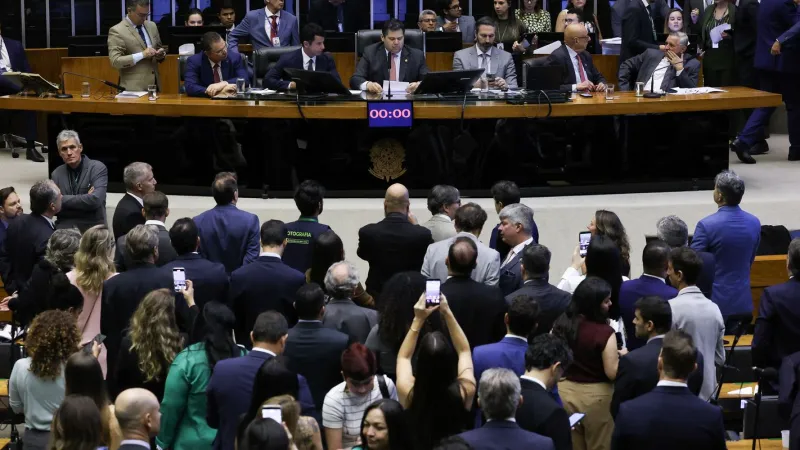 Alcolumbre marca votação da PEC pelo fim da 6x1 para quarta-feira