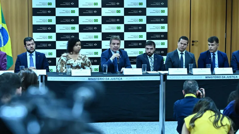 Operação Lívia combate rede que induzia jovens a suicídio na internet
