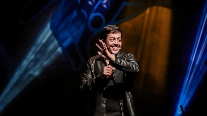 Esgotando ingressos, humorista Renato Albani traz seu novo show para Arapiraca e Maceió