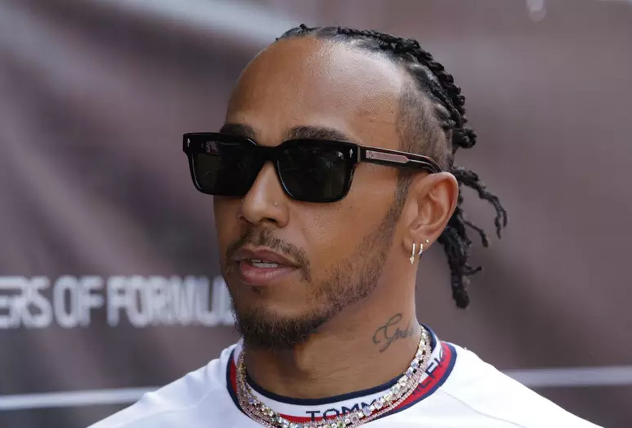 Lewis Hamilton diz que caso de Vinícius Jr. traz lembranças dolorosas