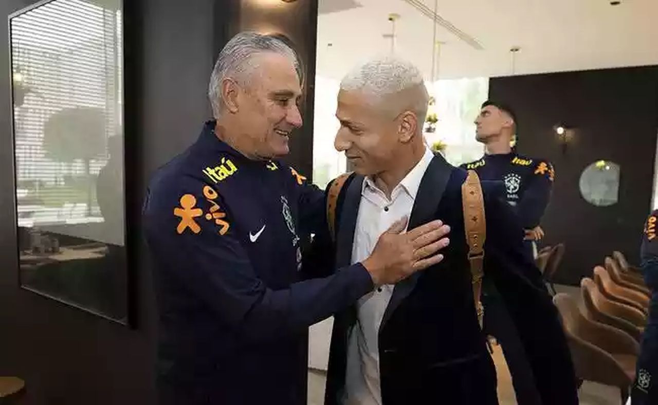 Abraços, sorrisos, autógrafos e atraso marcam 1º dia da Seleção em Turim