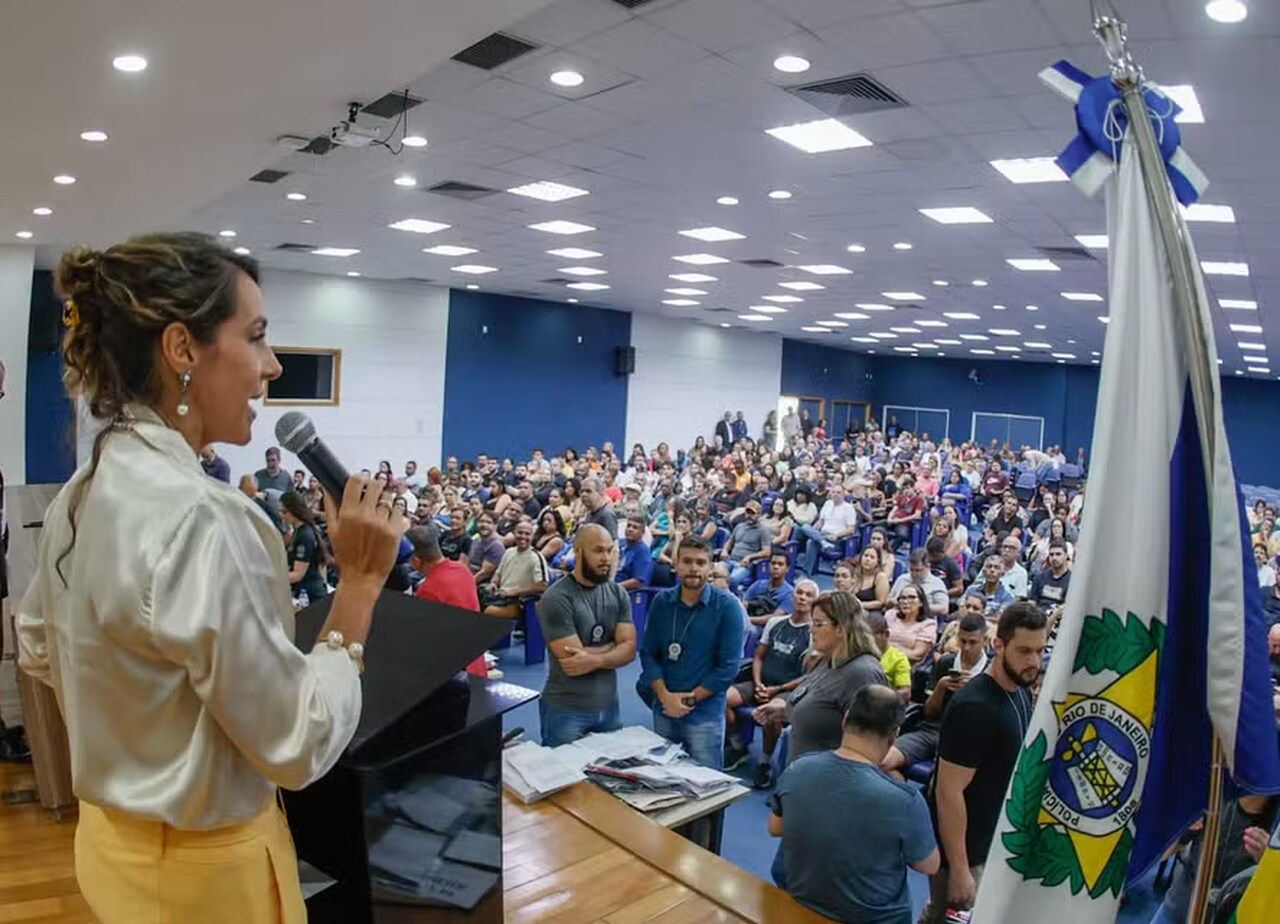 Polícia Civil devolve de cerca de 500 celulares recuperados na cidade do Rio