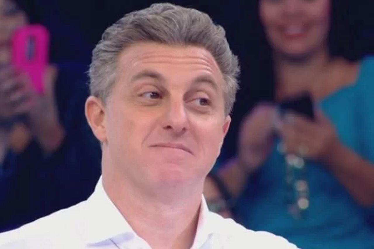 Luciano Huck aproveita espaço na Globo para falar sobre política