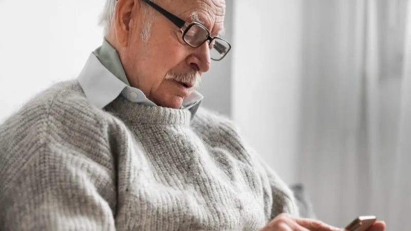 Crescem os golpes digitais: como o público 50+ pode se proteger nas transações online e no uso do PIX