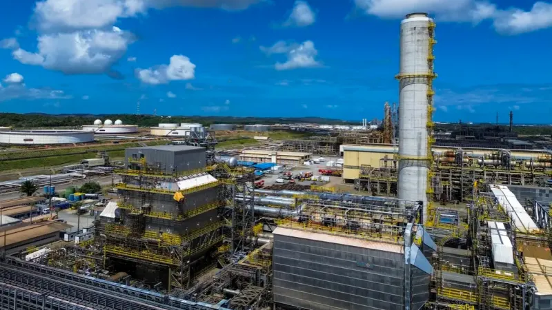 Refinarias da Petrobras operam com mais de 100% de capacidade; entenda