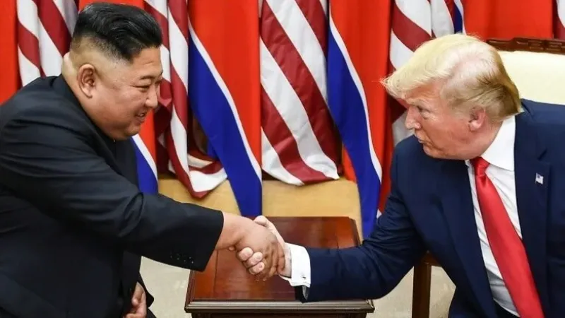 Coreia do Norte dispara mísseis em meio a conversas sobre ameaças dos EUA