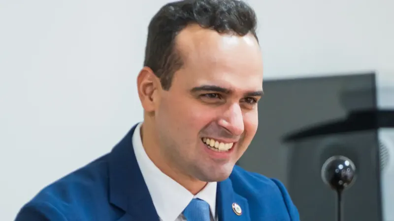 Lucas Ribeiro é reeleito governador da Paraíba no primeiro turno