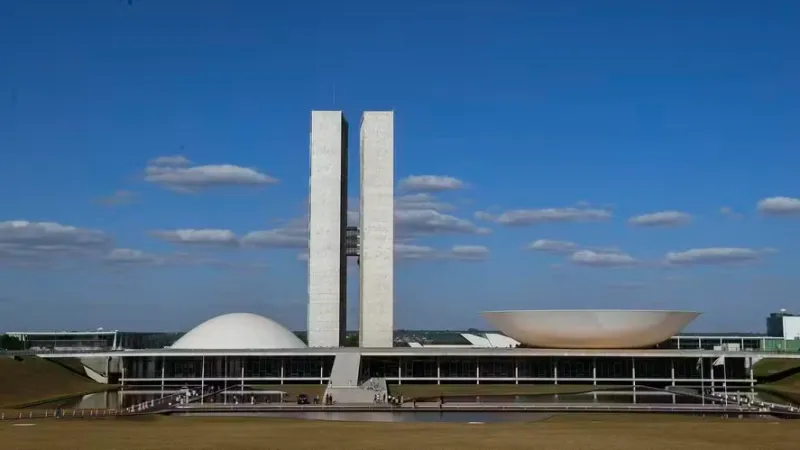 Lei da Dosimetria: oposição fala em 'canetada' de Moraes; governistas defendem suspensão