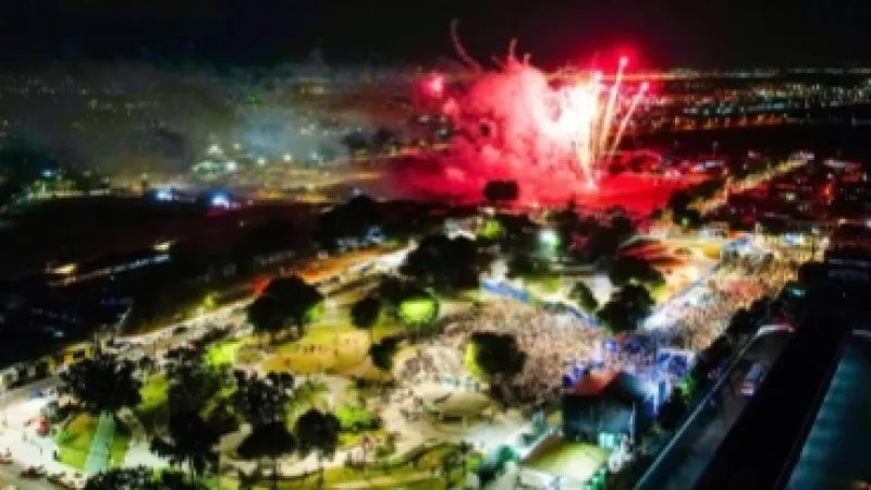 Réveillon de Todos Nós reúne multidão e celebra a virada do ano em Maceió