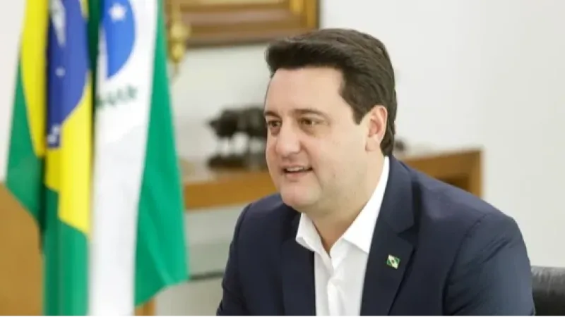 Desistência de Ratinho Jr embaralha eleição e favorece Flávio Bolsonaro, diz pesquisa