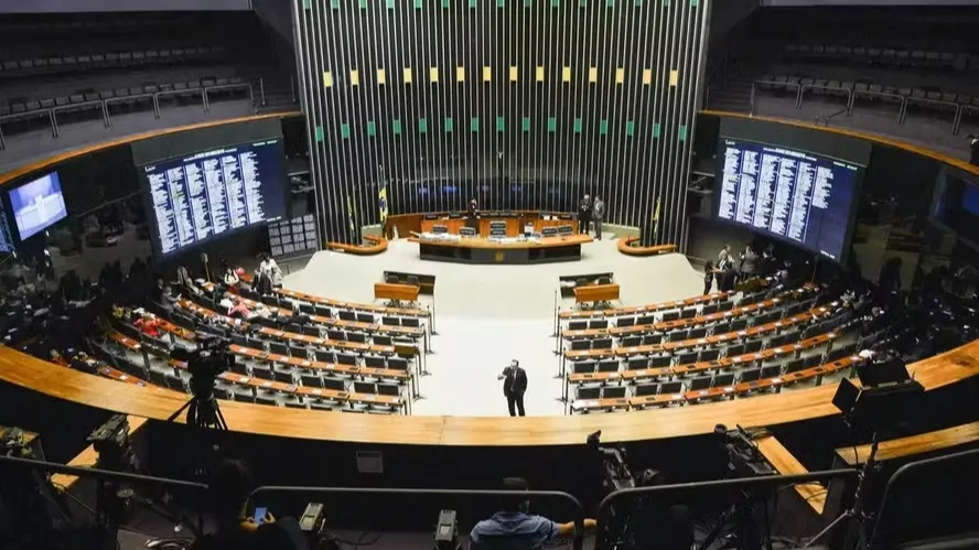 O que faz um deputado federal e quanto ganha? Saiba atribuições do cargo