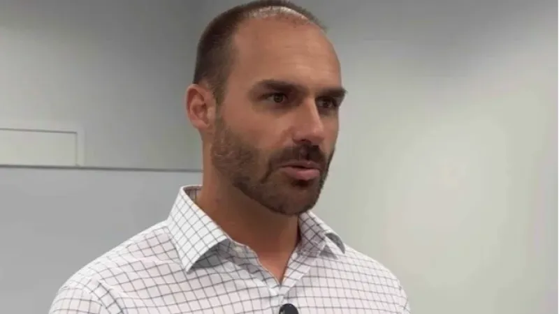 Eduardo Bolsonaro ironiza encontro entre Lula e Trump: "Assunto incomoda"