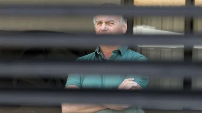 PF faz nova busca na casa de Bolsonaro por armas; defesa diz que nada foi encontrado