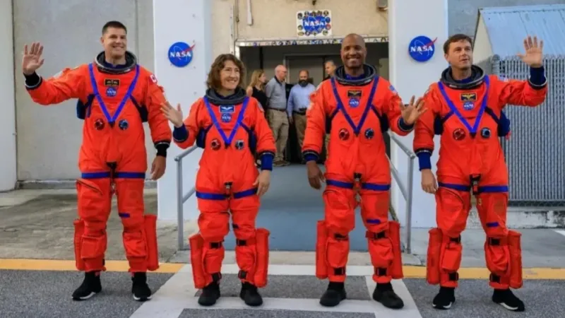 Artemis 2: Astronautas chegam à Flórida para voo histórico à Lua