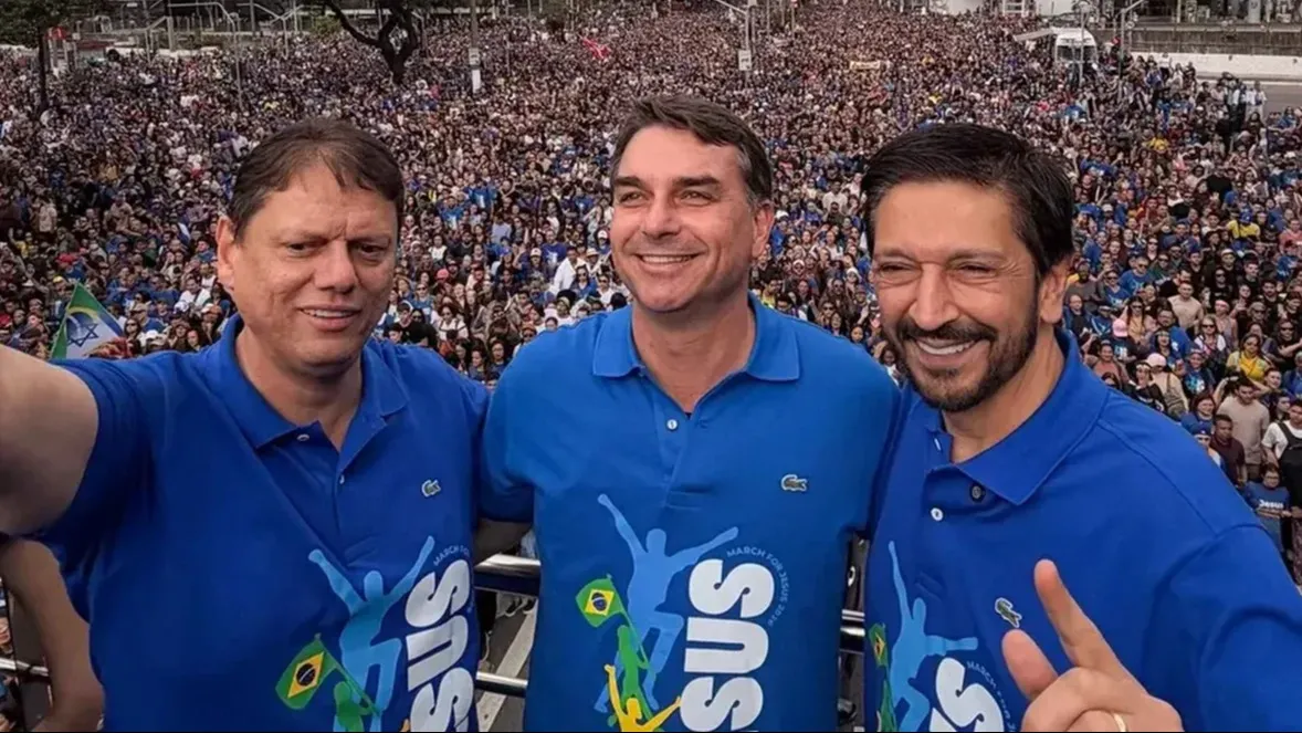 Na Marcha para Jesus, Flávio ataca governo e diz que Brasil vive “guerra espiritual”