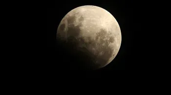 Como observar o eclipse total lunar desta sexta (14)?