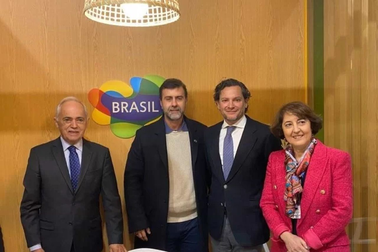 Passagens aéreas são caras e preços precisam baixar, diz Marcelo Freixo