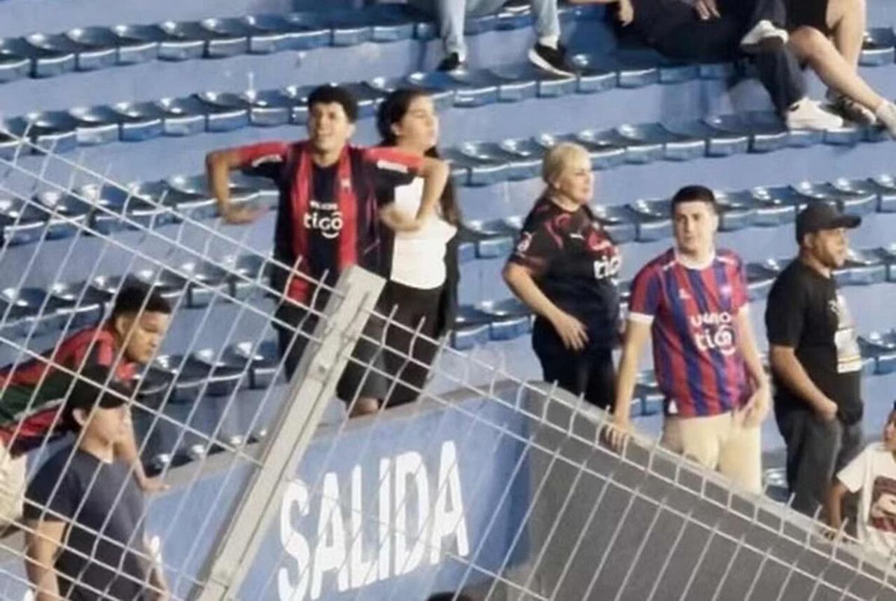 Torcedores fazem gestos racistas e Palmeiras cobra o Cerro Porteño