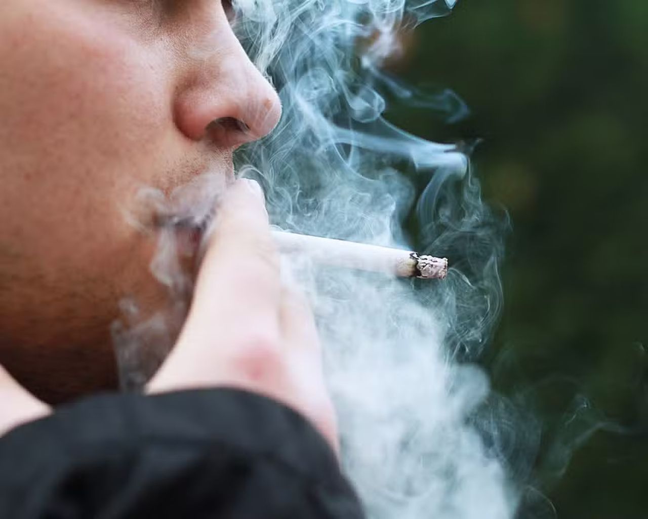 Brasil é referência no tratamento do tabagismo, mas enfrenta desafios com cigarros eletrônicos