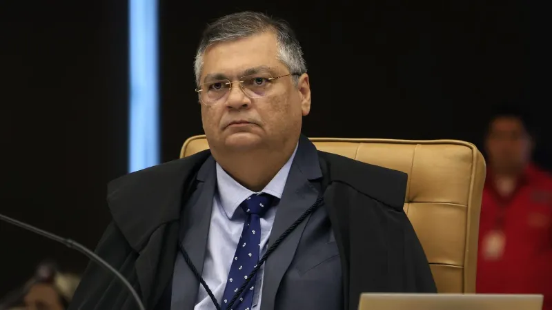 Flávio Dino autoriza novo inquérito da PF para investigar Lulinha
