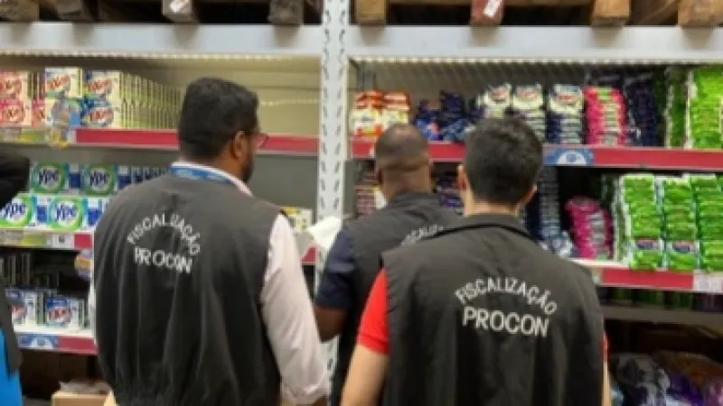 Procon Maceió autua supermercados por irregularidades