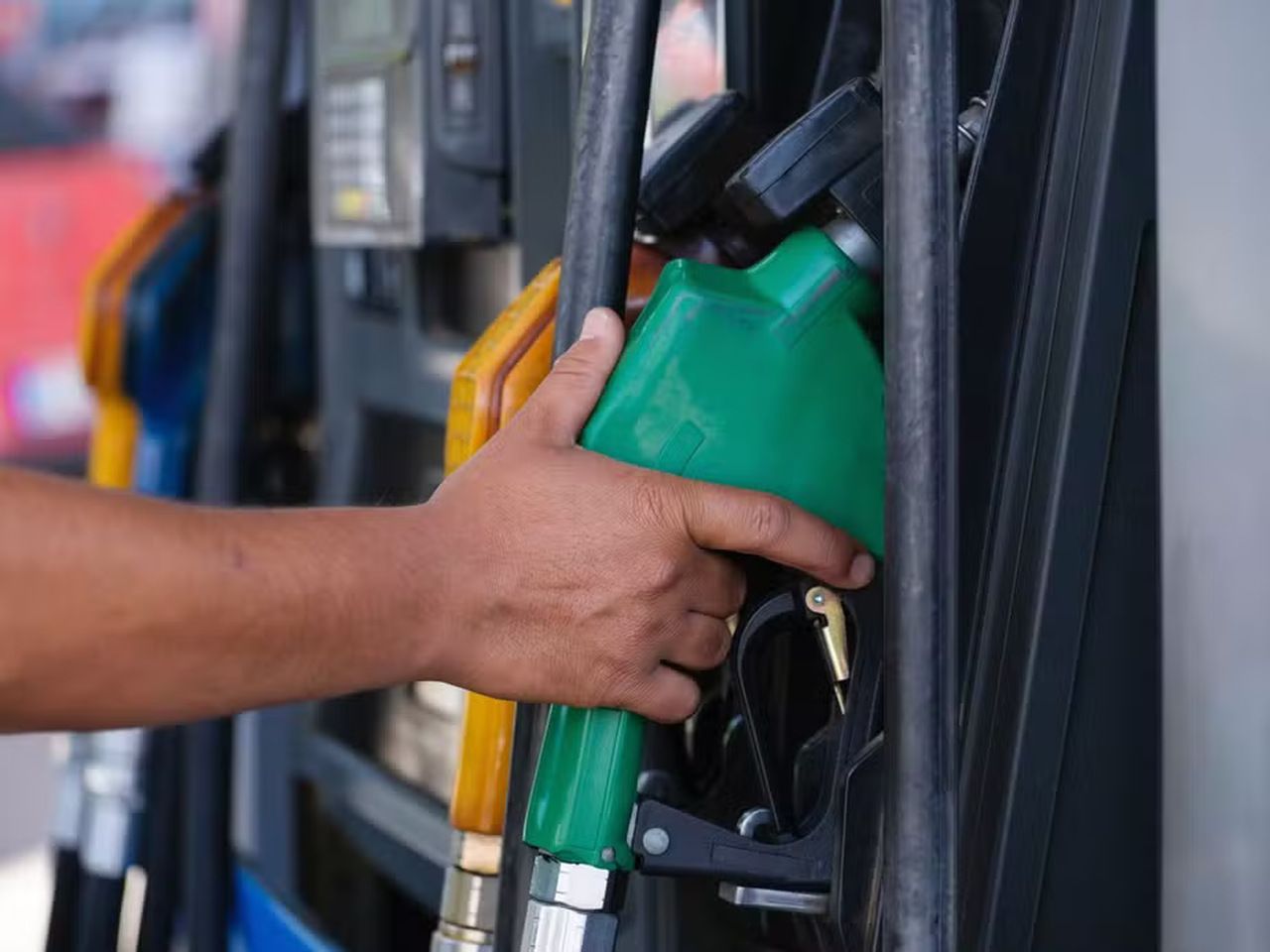 Preço médio da gasolina em Maceió pode chegar a R$ 6,18, avalia economista