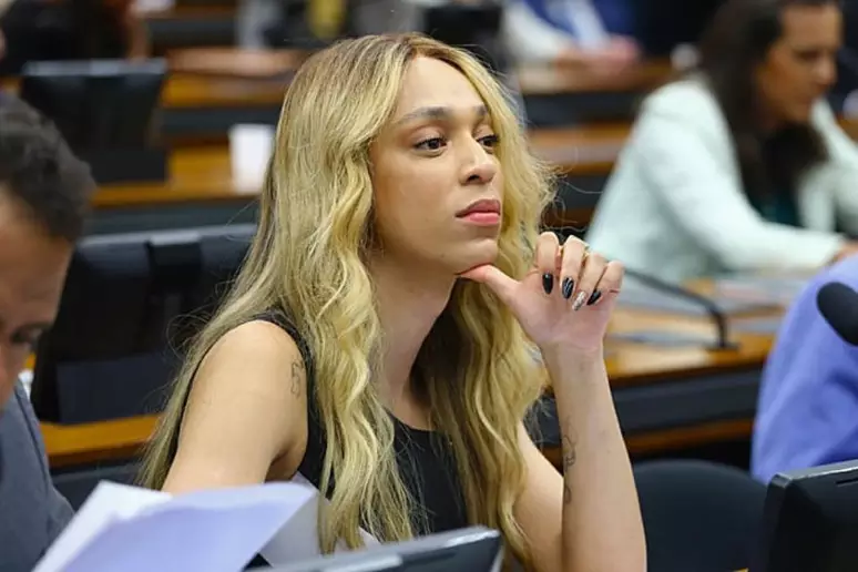 ‘Modelo atual de trabalho no Brasil é abusivo, enriquece o empregador e sucateia o trabalhador’, diz Erika Hilton